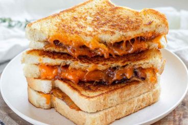 cheese-and-onion-toastie-square-image cheese-and-onion-toastie-square-image