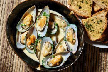 mussels-wine-garlic-800×534@2x mussels-wine-garlic-800x534@2x